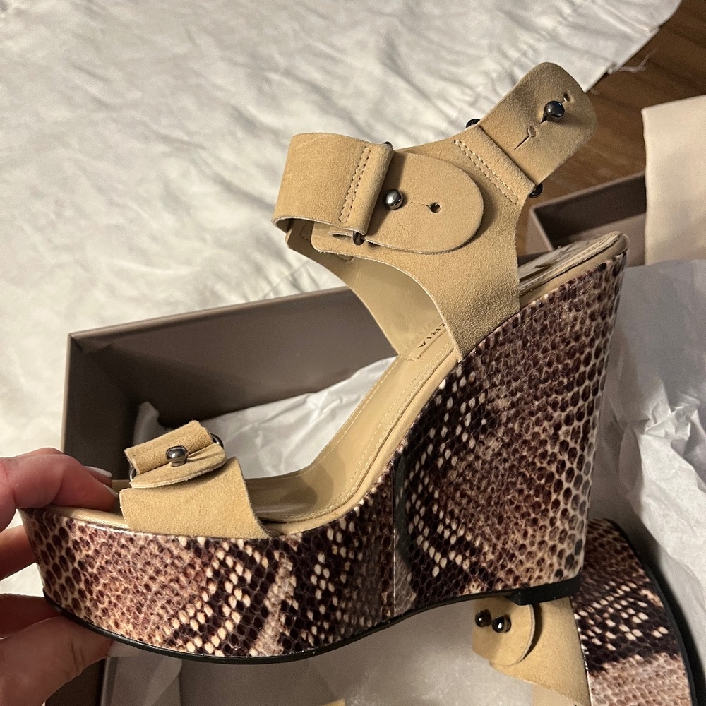 Brand New Women's BCBG Maxazria Wedge Shoes, Size 9.5 - Style MNHDB273